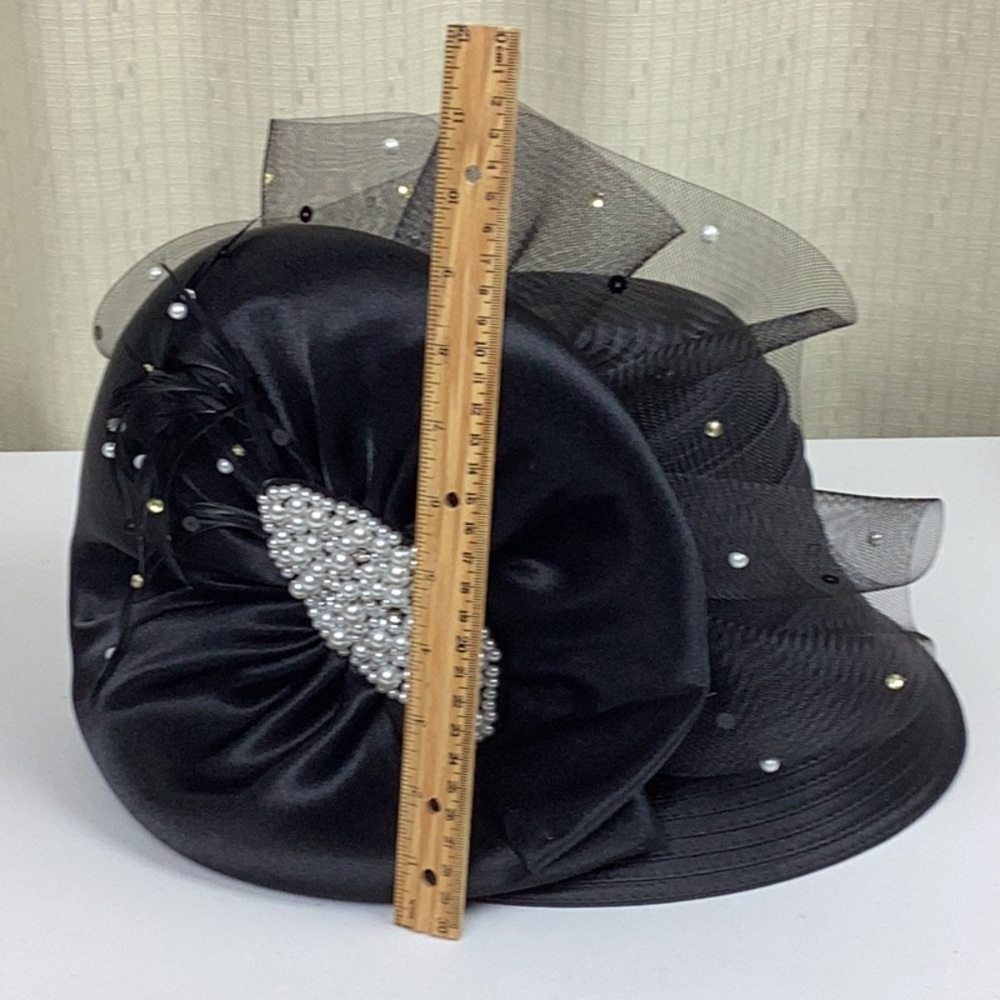 Whittall & Shon, Church, Derby Fascinator Hat. - Picture 7 of 11